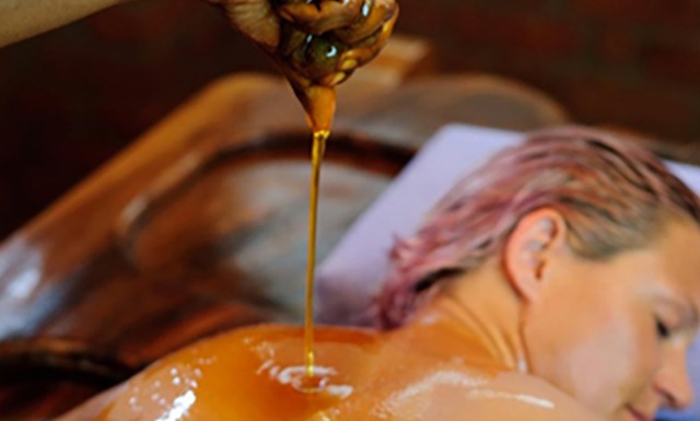 Pizhichil Treatment